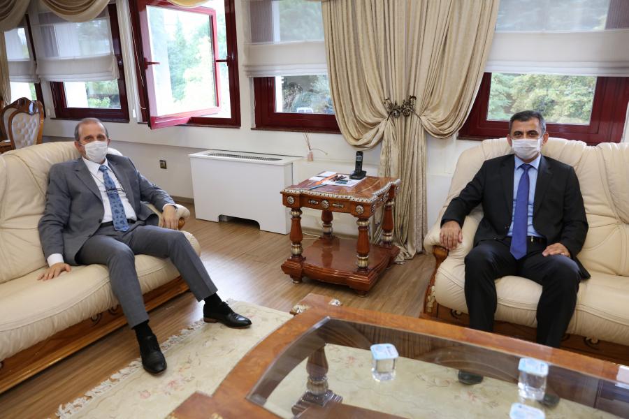 Artvin Çoruh Üniversitesi Rektörü Prof. Dr. Fahrettin TİLKİ