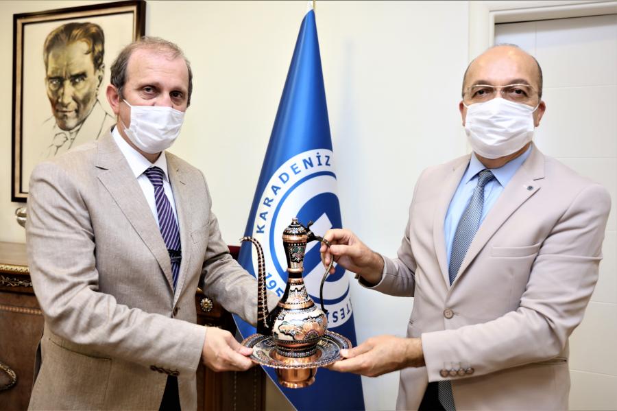 Gümüşhane Üniversitesi Rektörü Prof. Dr. Halil İbrahim ZEYBEK