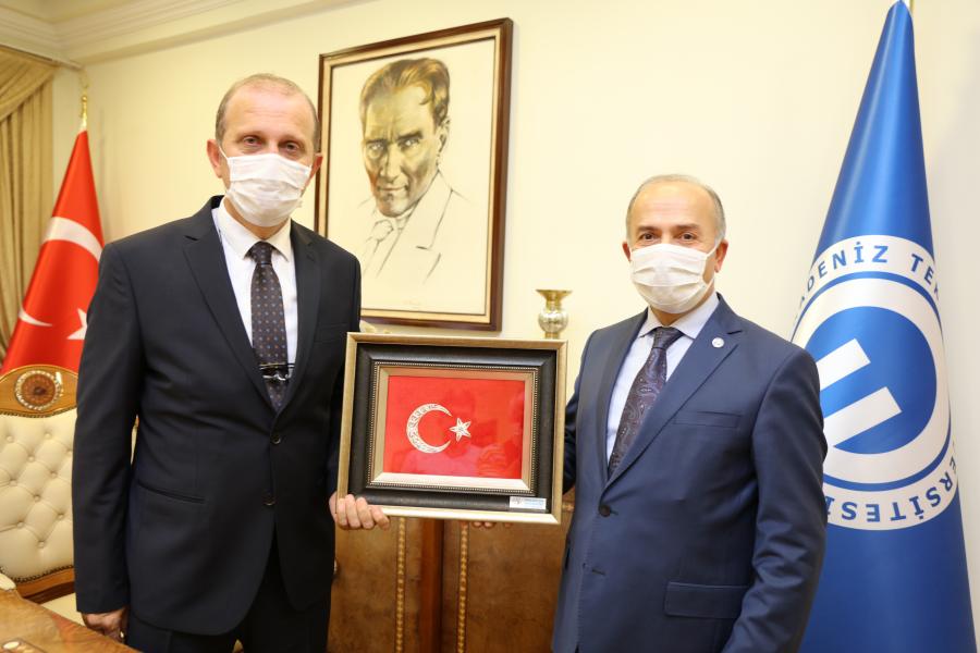 Trabzon Üniversitesi Rektörü Prof. Dr. Emin AŞIKKUTLU