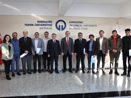 Rektörümüz, TÜBİTAK 1512 BİGG Proje Desteği Alan Girişimcilerimize Tebrik Belgelerini Takdim Etti
