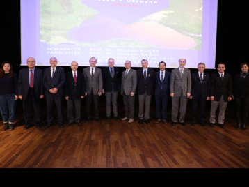 Uluslararası Güç Odağında Karadeniz: Rusya-Ukrayna Savaşı Paneli Düzenlendi