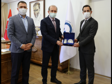 Trabzon Büyükşehir Belediyesi'nden Rektörümüze Ziyaret