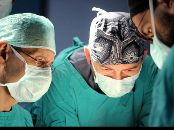 Afganistanlı Küçük İlyas Takılan Biyonik Kulakla Annesini İlk Kez Duydu