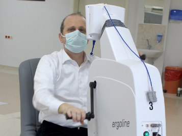 COVID-19 Hastalığı Geçiren Rektörümüz Prof. Dr. Hamdullah ÇUVALCI, Tedavi İçin Yeni Açılan Kardiyopulmoner Rehabilitasyon Merkezimizde