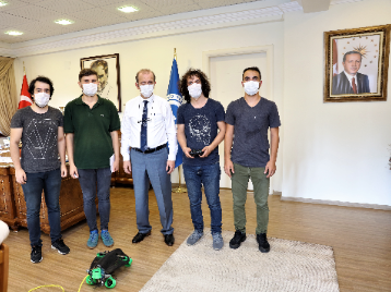 TEKNOFEST'te İki Yıldır Birincilik Ödülü Alan KTÜ Creatiny Ekibi Rektörümüz Prof. Dr. Hamdullah ÇUVALCI'yı Ziyaret Etti