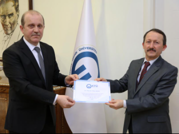 TÜBİTAK TEYDEB Programı Kapsamında Projesi Destek Alan Akademisyenlere Tebrik Belgesi Takdimi